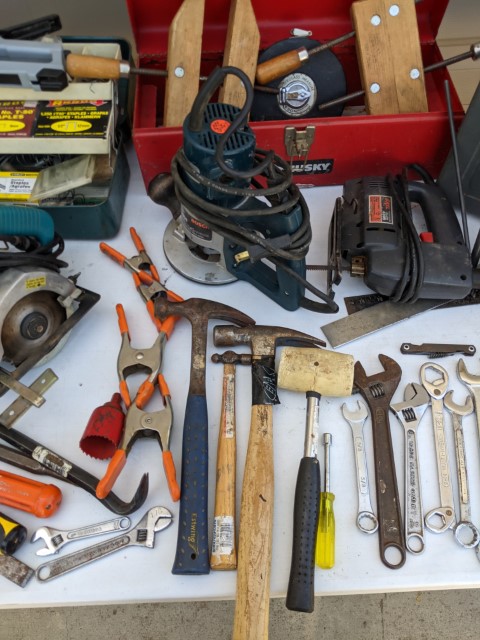 Lot # 90 – Huge Tool Lot – Makita 110mm circular saw, Makita 13mm angle drill, Bosch 1606 router, Skill saw, wood-working tools, and much more! - Image 12