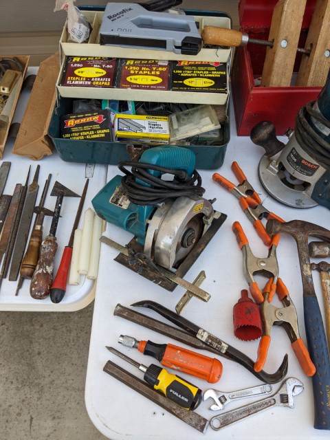 Lot # 90 – Huge Tool Lot – Makita 110mm circular saw, Makita 13mm angle drill, Bosch 1606 router, Skill saw, wood-working tools, and much more! - Image 14