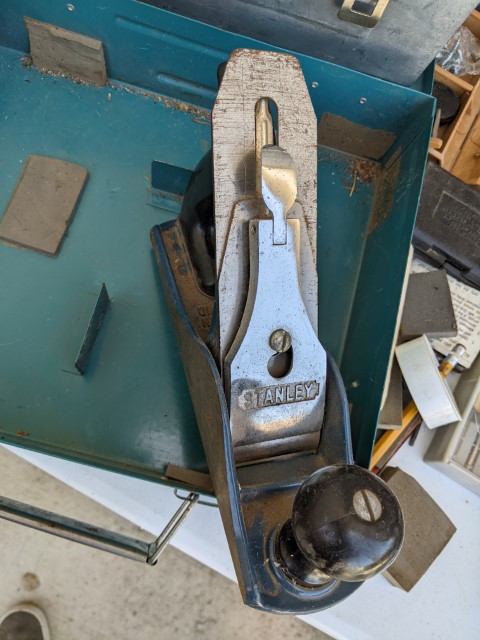 Lot # 90 – Huge Tool Lot – Makita 110mm circular saw, Makita 13mm angle drill, Bosch 1606 router, Skill saw, wood-working tools, and much more! - Image 17