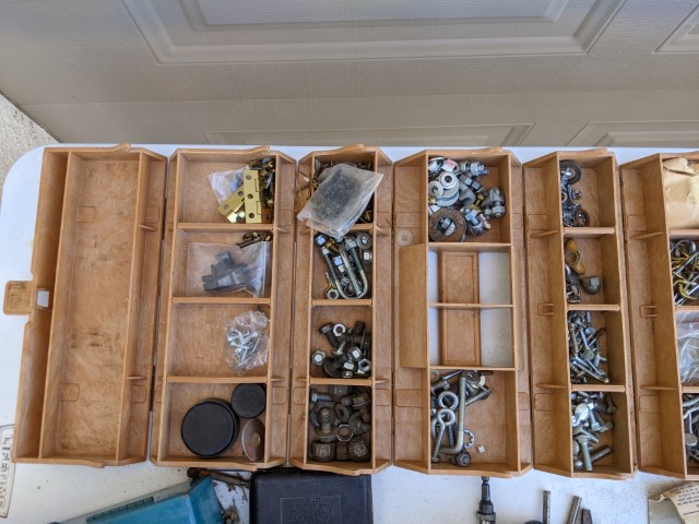 Lot # 90 – Huge Tool Lot – Makita 110mm circular saw, Makita 13mm angle drill, Bosch 1606 router, Skill saw, wood-working tools, and much more! - Image 21