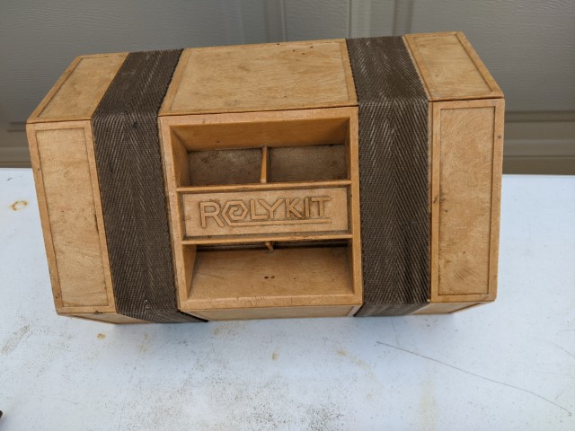 Lot # 90 – Huge Tool Lot – Makita 110mm circular saw, Makita 13mm angle drill, Bosch 1606 router, Skill saw, wood-working tools, and much more! - Image 23