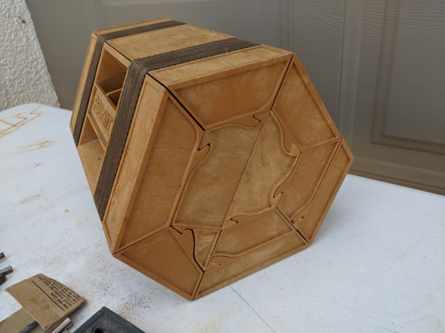 Lot # 90 – Huge Tool Lot – Makita 110mm circular saw, Makita 13mm angle drill, Bosch 1606 router, Skill saw, wood-working tools, and much more! - Image 24