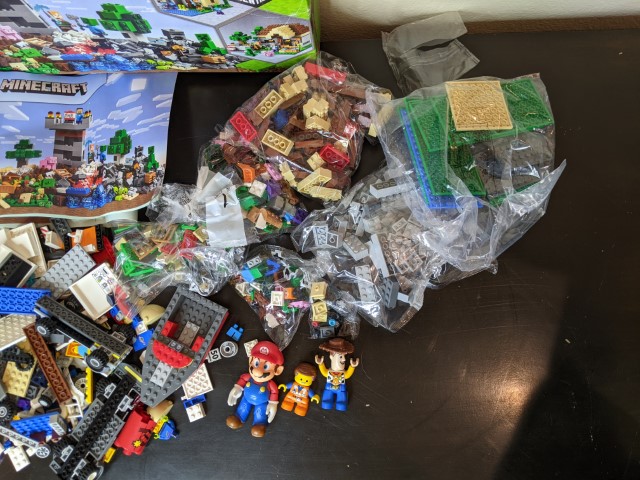 Lot # 100 – Lego lot – Minecraft Lego boxed set and more - Image 2