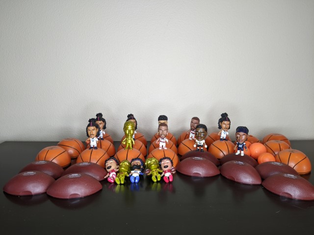 Lot # 101 – NBA Superstars -Smols Figures (basketball and football) - Image 3