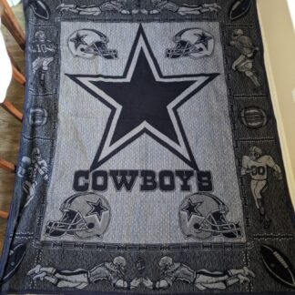 Lot # 104 - Cowboys Rug approximately 7.8Ft x 6.3Ft