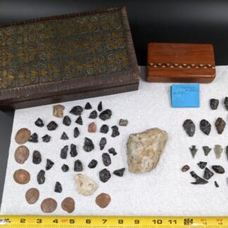 Lot # 110 - Lot of Arrowheads w/ unique boxes