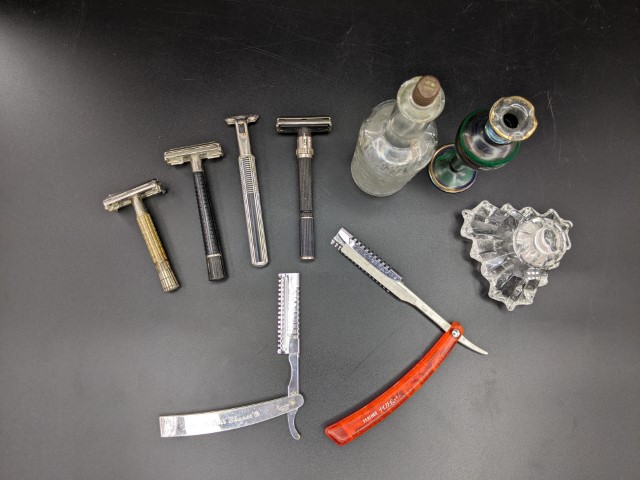 Lot # 117 – Vitage Razors, Vintage perfume bottles and vintage glass bottle. - Image 2