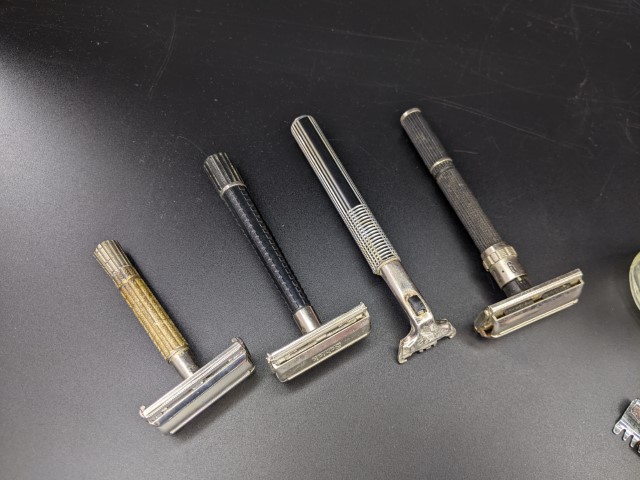 Lot # 117 – Vitage Razors, Vintage perfume bottles and vintage glass bottle. - Image 5