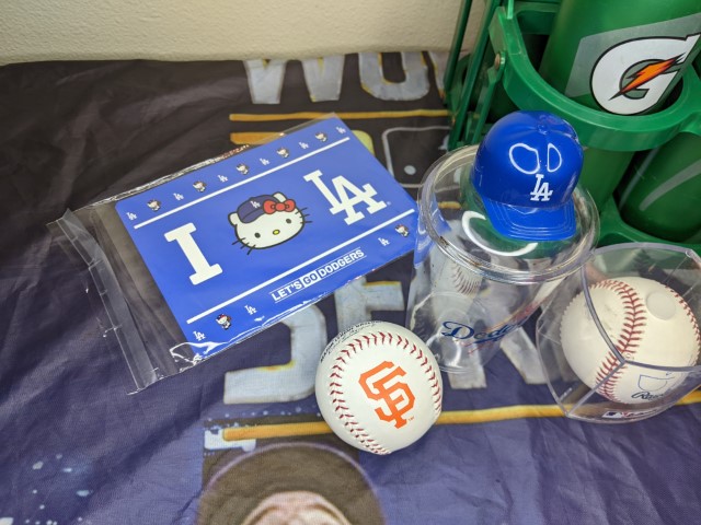 Lot # 126 – Sports Lot: Dodgers banner, Signed baseballs, and more! - Image 4