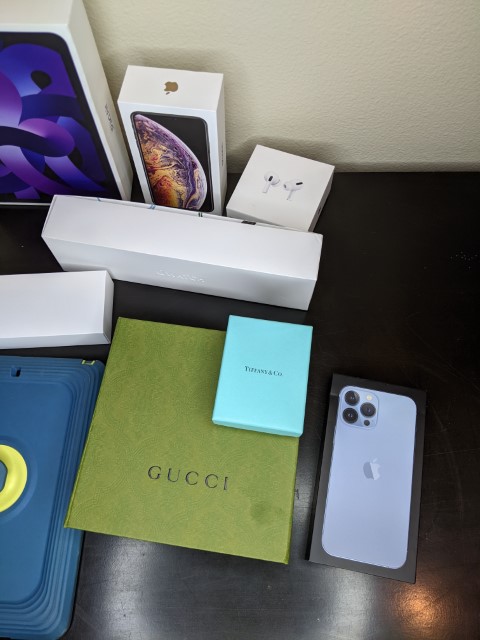 Lot # 127 – Lot of EMPTY boxes.  Apple, Gucci, Tiffany, Otter box case and iPad cover - Image 2