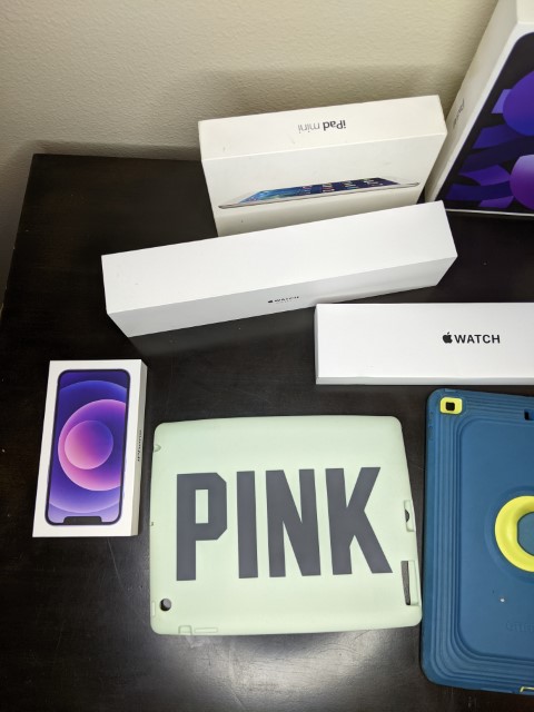 Lot # 127 – Lot of EMPTY boxes.  Apple, Gucci, Tiffany, Otter box case and iPad cover - Image 4