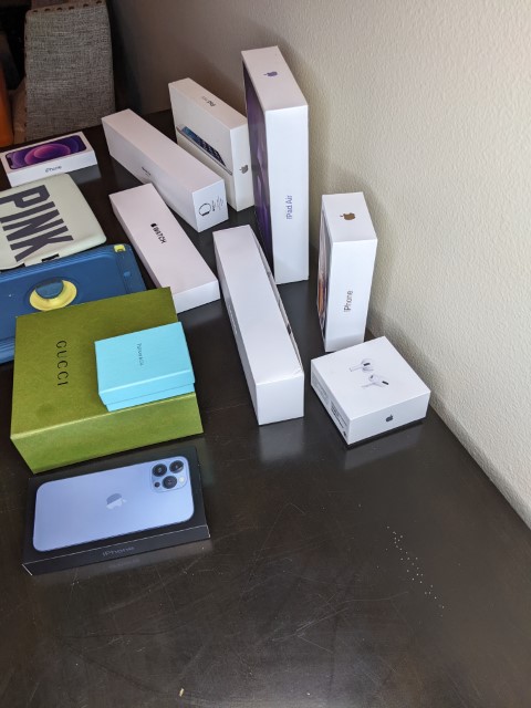 Lot # 127 – Lot of EMPTY boxes.  Apple, Gucci, Tiffany, Otter box case and iPad cover - Image 5