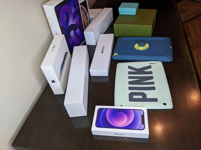 Lot # 127 – Lot of EMPTY boxes.  Apple, Gucci, Tiffany, Otter box case and iPad cover - Image 6