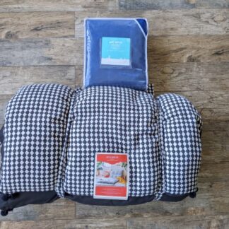 Lot # 128 - Kids 6lb Weighted blanket & / Jungalow Woven Chaise Lounge Pillow New!