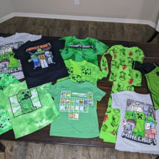 Lot # 137 - Lot of Kids Minecraft clothes Size Boys sm/med