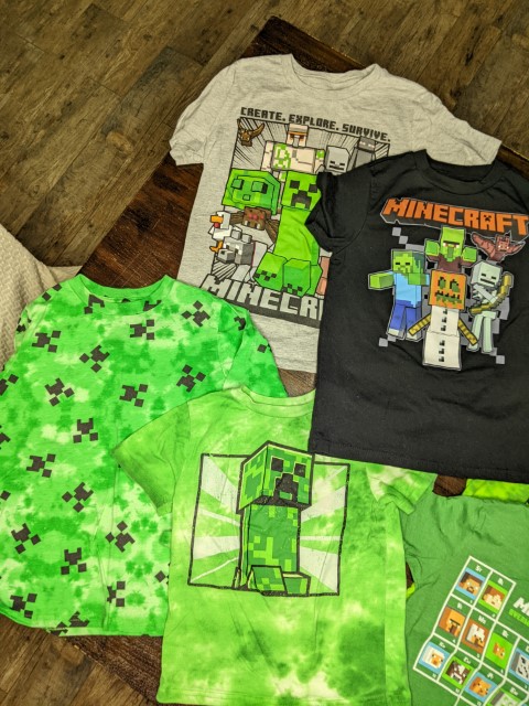 Lot # 137 – Lot of Kids Minecraft clothes Size Boys sm/med - Image 4