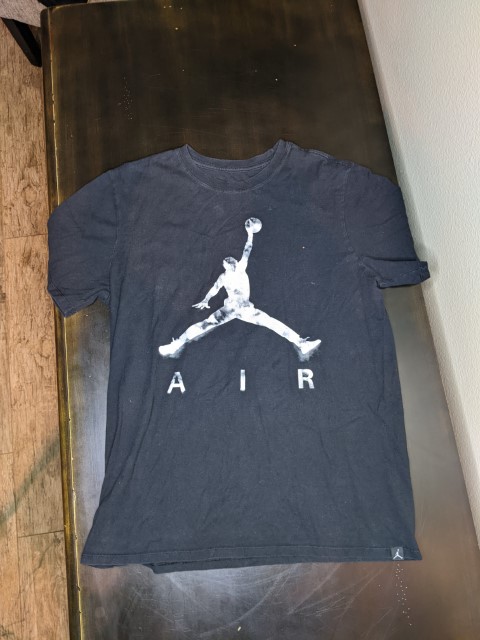 Lot # 139 – Michael Jordan Clothes Lot (6 Pieces) - Image 9
