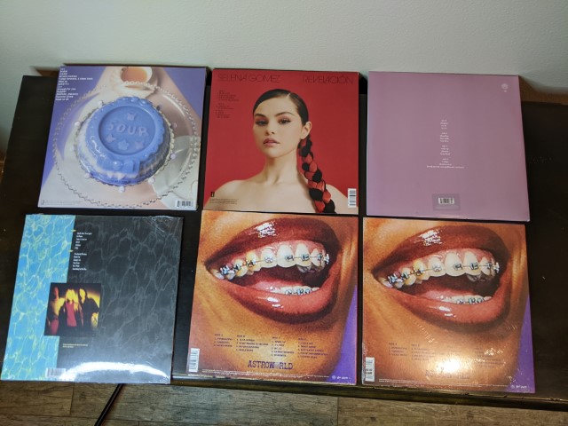 Lot # 141 – Record Lot: Selena Gomez, Ariana Grande, Travis Scott, Nirvana and more!! (some new in wrapper) - Image 2