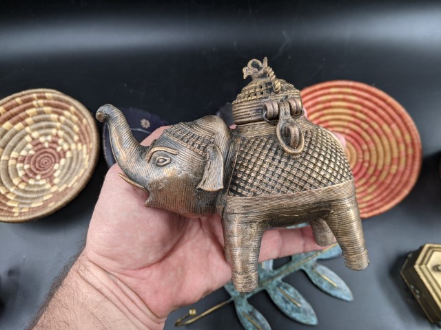 Lot # 146 – Vintage elephant brazier, beautiful handcrafted wooden mask, brass box, copper pot and more!! (8 pieces) - Image 7
