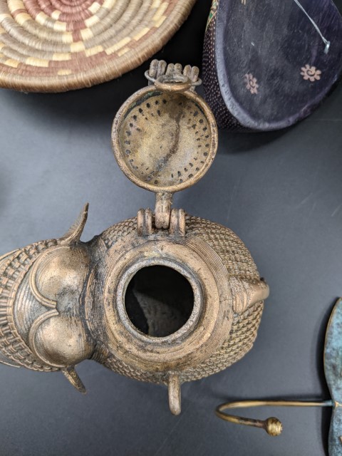 Lot # 146 – Vintage elephant brazier, beautiful handcrafted wooden mask, brass box, copper pot and more!! (8 pieces) - Image 8