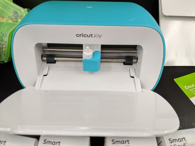 Lot # 159 – Cricut Joy (no cord), Cricut accessories and Bead set - Image 2