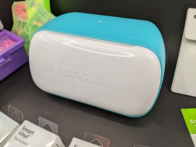 Lot # 159 – Cricut Joy (no cord), Cricut accessories and Bead set - Image 3