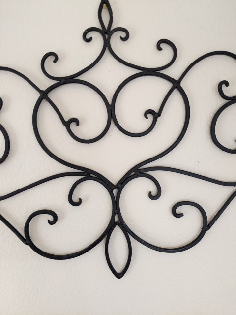 Lot # 161 – Iron wall decor (approximately 3ft 6inch long) - Image 2