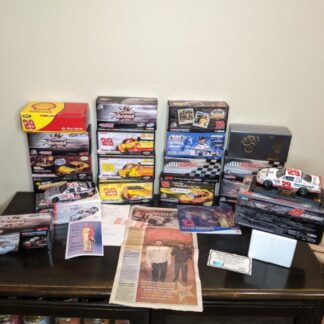 Lot # 25 - HUGE Nascar Lot: 18 Kevin Harvick Collectable Cars Scale 1:24 & Kevin Harvick Memorabilia